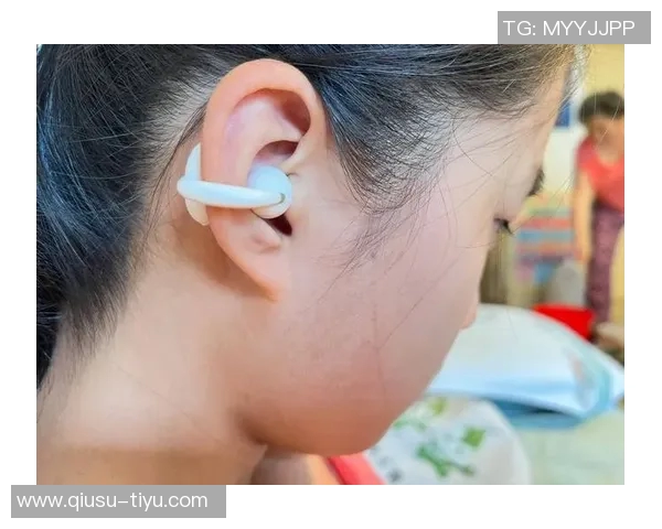 全屏沉浸体验,耳机加持,感受铁人客场的激情与震撼力量